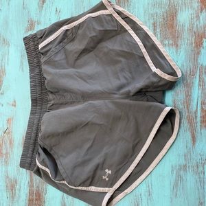 gray Under Armour athletic shorts